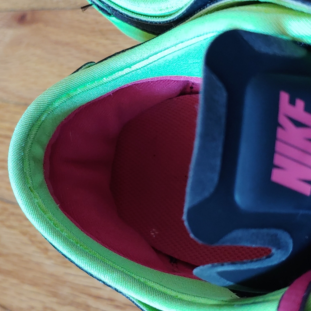 NIKE training shoes, size 9.5 black, pink, green - Picture 13 of 14